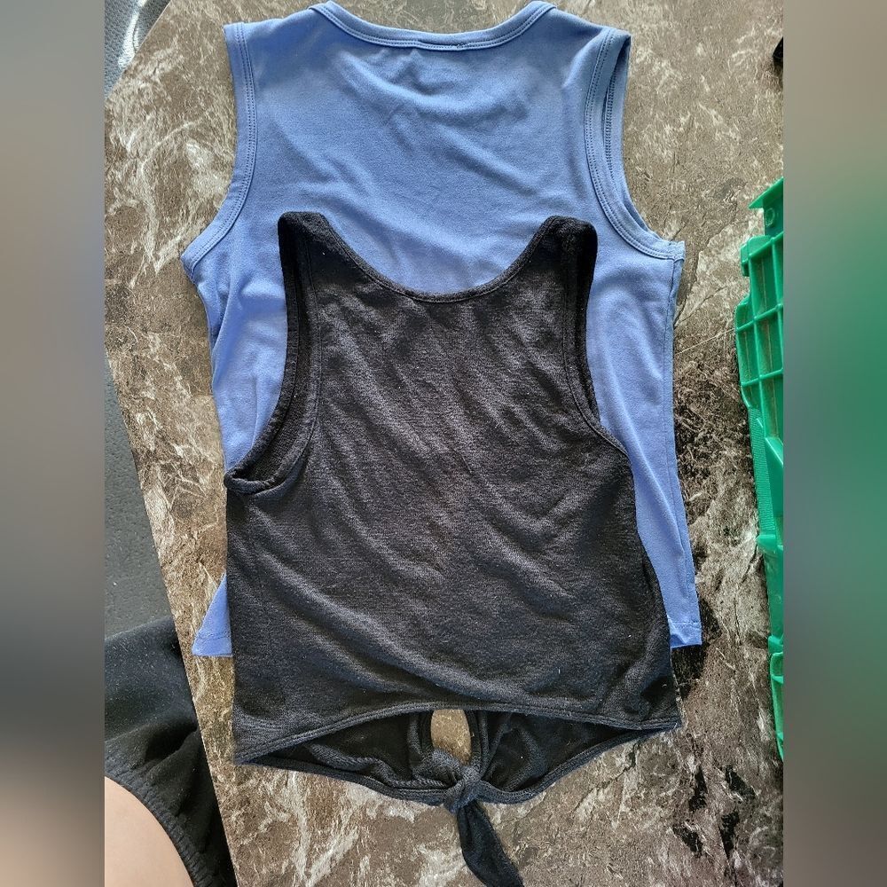 Size S Tank Top Bundle - Picture 2 of 7